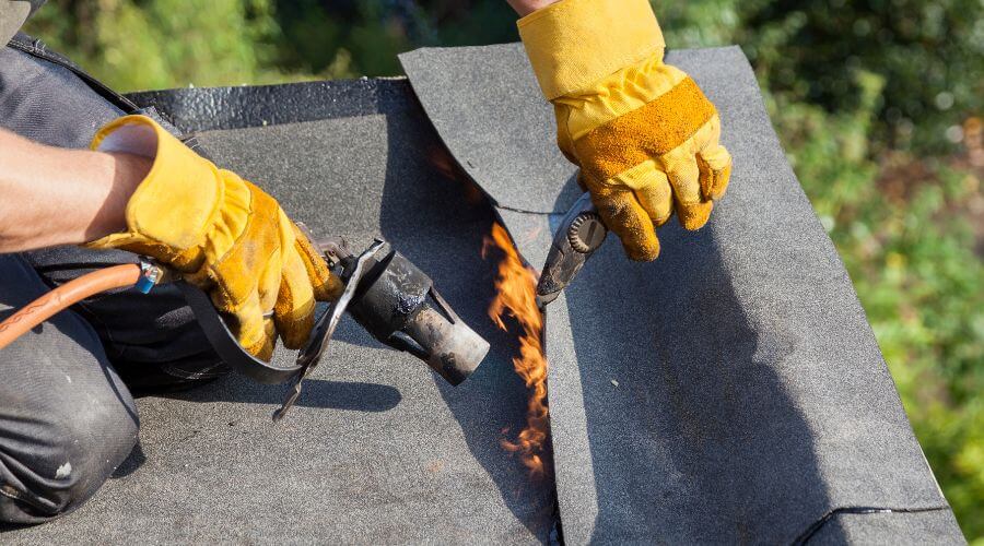 Professional gutter cleaning in Jeffersonville, GA